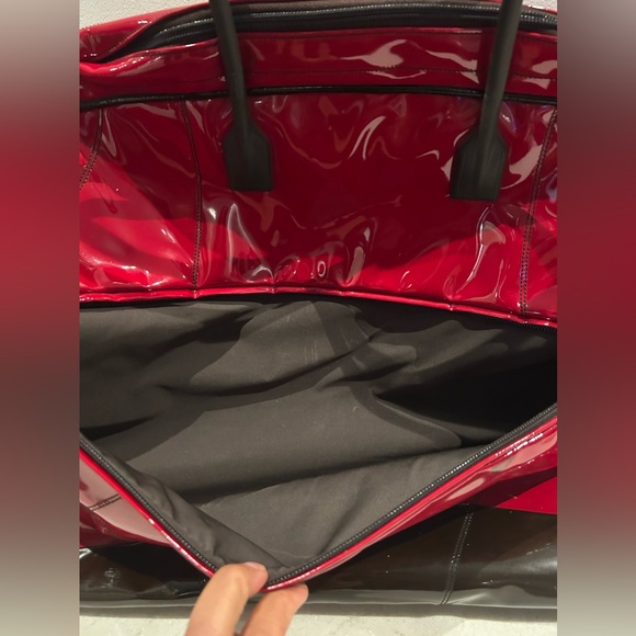 Patent leather Miu Miu travel bag - Picture 6 of 11